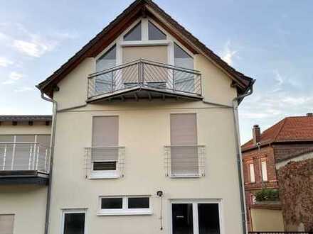 Idyllische 3-Zimmer Wohnung mit Innenhof und einem paradiesischen Garten
