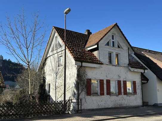 Preiswertes, sanierungsbedürftiges Einfamilienhaus für die junge Familie