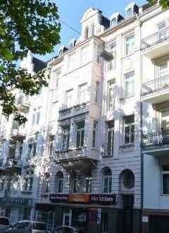 Stilvolle, geräumige und neuwertige 4-Zimmer-Wohnung mit EBK in Wiesbaden