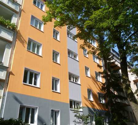 Sonnige und ruhige 2,5 Zimmer Wohnung mit 7qm Balkon in Steglitz.