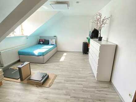 Großzügige 4-Zimmer-Wohnung mit Balkon und EBK in Pforzheim