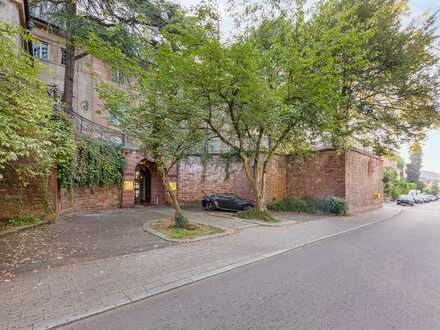 Großzügige Wohnung mit großem Balkon.