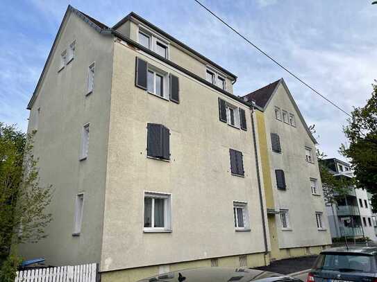 großzügige Stadtwohnung mit Altbau- Charme!