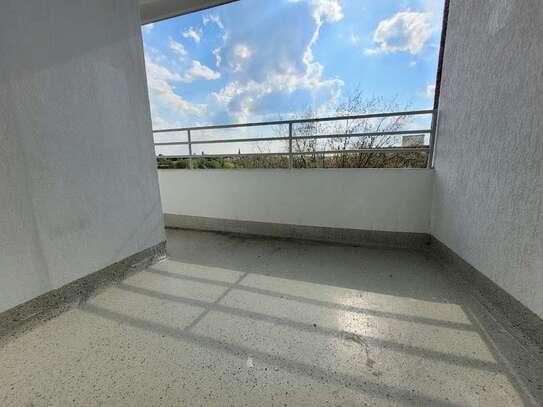 **Frisch renovierte 3-Zimmer-Wohnung mit Balkon**