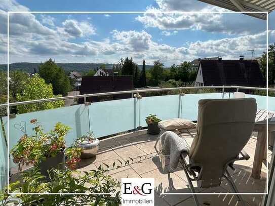 Wohlfühlen in Ihrer Dachoase! Mit herrlichem Weitblick vom sonnigen Süd-Balkon