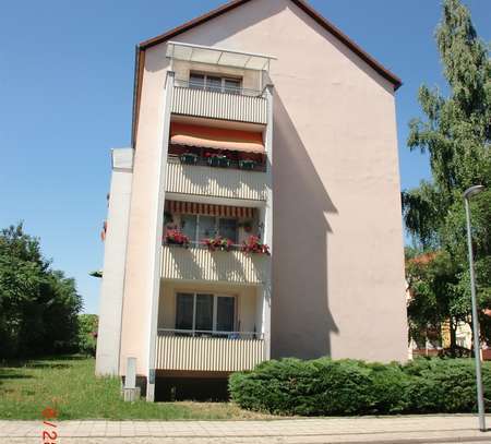 Herrliche Drei-Raum-Wohnung mit Balkon zu vermieten