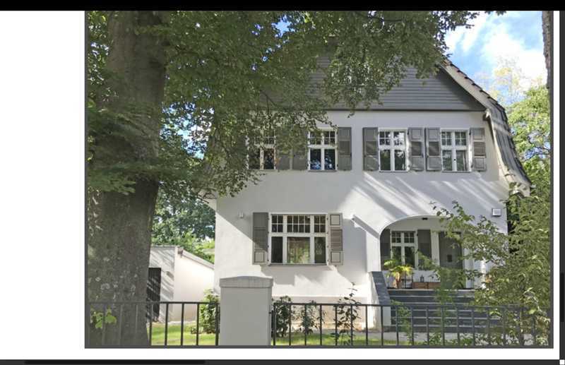 Restaurierte Altbau-Villa in Zehlendorf mit 8 Zimmern für 2-3 Jahre zu vermieten