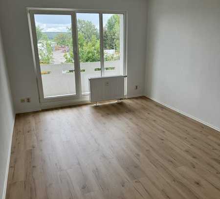 Neu sanierte 4 - R - Wohnung in Münchenbernsdorf zu vermieten!