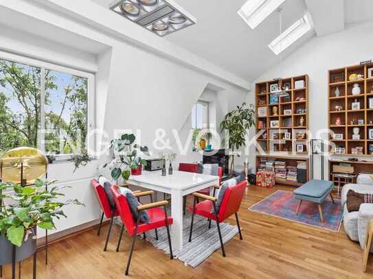 Tolle Altbau-Dachgeschosswohnung mit Skylineblick im Nordend