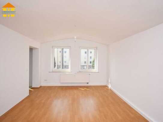 *Zentrumsnahe 3-Raum-Wohnung mit Balkon und Außenstellplatz*