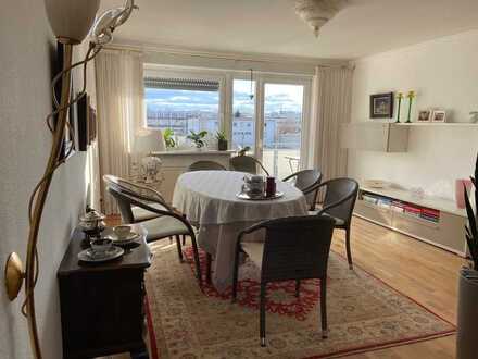 Im Raum Stuttgart Exklusive 4-Zimmer-Wohnung mit Balkon und EBK (unmöbliert)