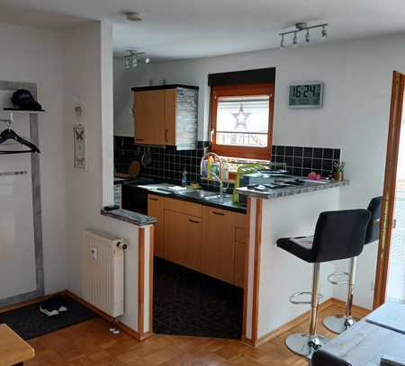 Preiswerte, gepflegte 3-Zimmer-Dachgeschosswohnung mit geh. Innenausstattung mit Balkon und EBK