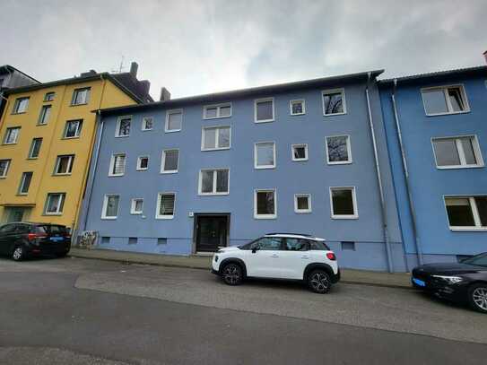 Schicke Wohnung mit Balkon und Küche im 2.OG