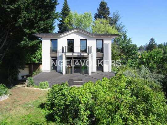 Exklusives Grundstück mit schöner Aussicht in bester Halbhöhenlage • Garage und großer Garten