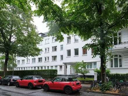 Stilvolle Eleganz am Herzen von Hamburg: Modernes Apartment nahe Alster und Kuhmühlenteich
