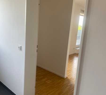 Neuwertige 2-Zimmer-Wohnung mit Balkon und Einbauküche in Berlin