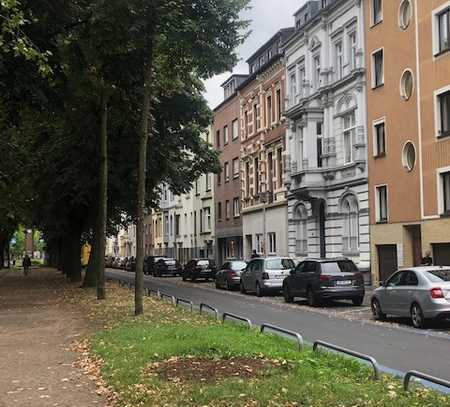 Renovierte 3 Zimmer-Altbauwohnung mit Parkettboden und Balkon