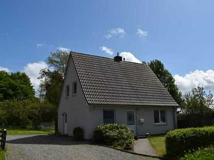 Einfamilienhaus in genialer Alleinlage mit großem Wiesengrundstück.