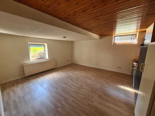 1-Zimmer-Wohnung im Souterrain mit Einbauküche in Troisdorf-Oberlar