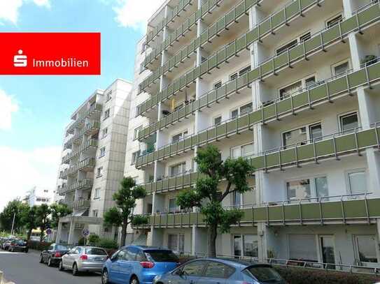 Bezahlbares, renoviertes 1-Zi-Appartement im Mehrfamilienhaus, Balkon, Stellplatz