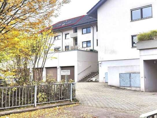 Helle Dachgeschosswohnung in Inzlingen zu vermieten.