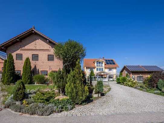 Paradies für Pferde mit schickem 
Landhaus mit Nebengebäuden, Salon 
und PV-Anlage in Wurmannsquic