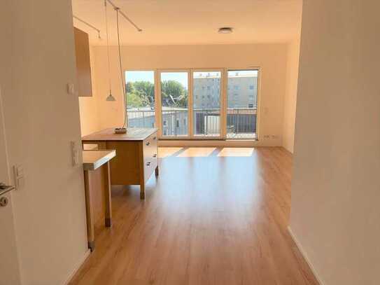 Gepflegte 2-Raum-Loft-Wohnung mit Balkon und Einbauküche in Offenbach Westend
