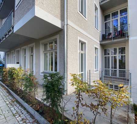 Helles Büro mit Terrasse und bis zu 8 Arbeitsplätzen