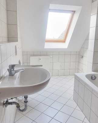 Helle 2 Raum Wohnung im Dachgeschoss