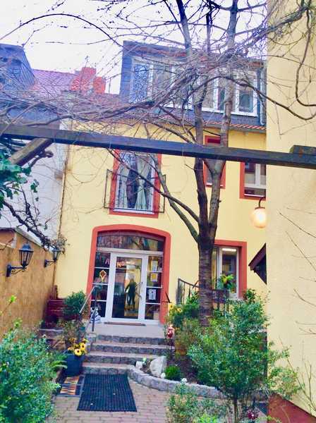 Hochwertige, kernsanierte 3-ZW mit kompletter Einbauküche