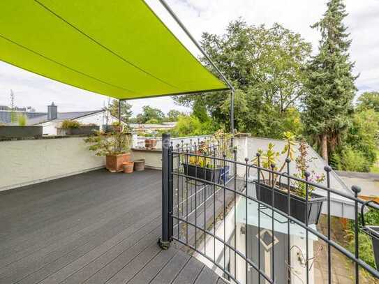 Modernisiertes 2-Parteienhaus mit Terrasse, Balkon, großem Garten + 2 PKW-Stellplätzen