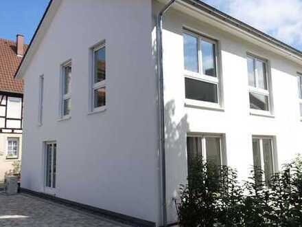 Neubau Erstbezug - schön und hochwertig: DHH in sehr ruhiger Wohnlage