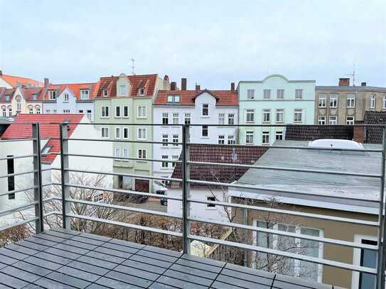 Renovierte 2-Zimmer-Wohnung mit Balkon - Altbaucharme in toller Lage