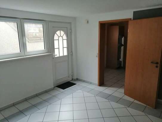 Gemütliche, helle 1 ZKB Souterrain Wohnung 30 m²