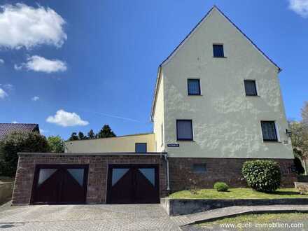 Gepflegtes, kleines Wohnhaus mit integrierter Doppelgarage, Nebengebäude in Vacha-OT zu verkaufen