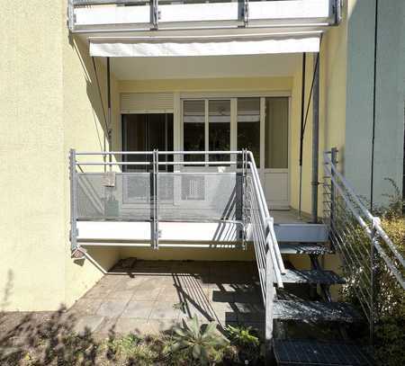 Im Grünen gelegene 2-Zimmer-Hochparterre-Wohnung mit Balkon und Garten