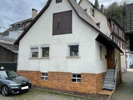 Kleines Stadthaus im Zentrum von Hornberg / bereit zur Sanierung.