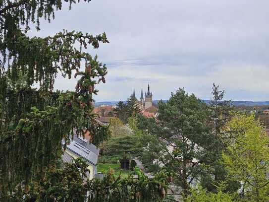 Zentrales und ruhiges Wohnen mit Blick auf den blauen Turm