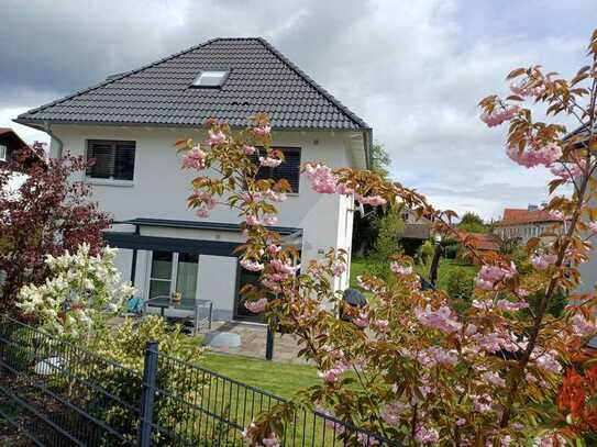 Exkl. EFH mit Garten, Garage, Carport, Stellplatz zu vermieten