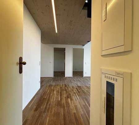 Neubau!!! Lichtdurchflutete 3 Zi.-Wohnung in München mit 2 Galerien und Balkon