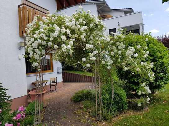 Stilvolle, gepflegte 2-Raum-EG-Wohnung mit Balkon und EBK in Bad Orb