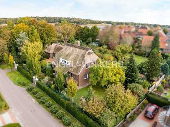 Reetdachhaus mit traumhaftem Garten im Herzen von Hesel