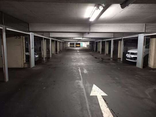 Tiefgaragenstellplatz zu vermieten