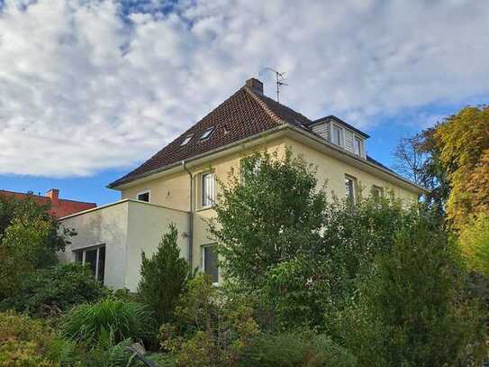 Geräumiges, ehemaliges Pfarrhaus mit Nebengebäude in Northeim