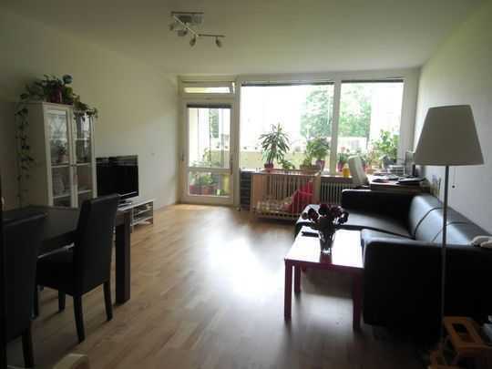 Helle 3-Zimmer-Wohnung mit Balkon, Einbauküche und Tiefgaragen-Stellplatz