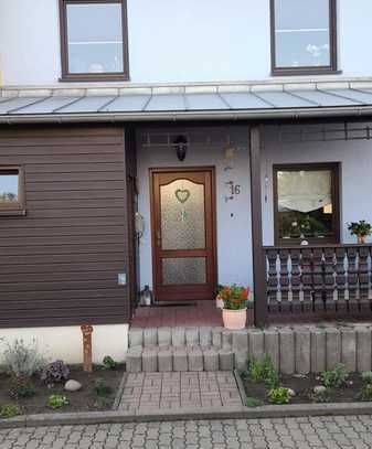 Wunderschönes Reihenmittelhaus mit Garten und Carport