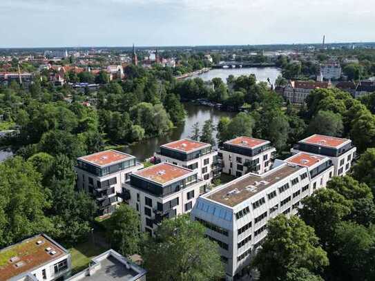 Logenplatz an der Alten Spree: 2-Zimmer-Neubauwohnung mit Balkon