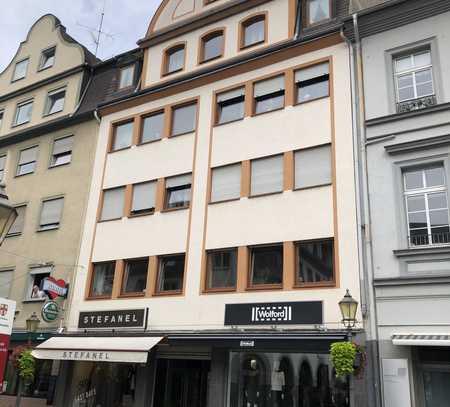 Neuwertige 1-Zimmer-Wohnung mit Balkon am Jesuitenplatz