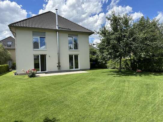 Schönes freistehendes Einfamilienhaus nahe Zentrum von Potsdam mit großem Garten