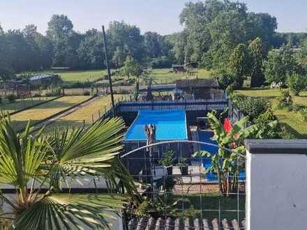 Einfamilienhaus mit zwei Gewerbeeinheiten und großem Garten in Schaidt